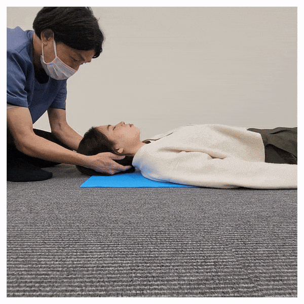 首のストレッチ_手技